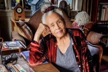 Muere Betye Saar, la artista que exploró la dolorosa historia del racismo en EEUU