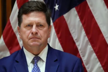 El Senado de EEUU confirma a Jay Clayton, el candidato de Trump, como jefe de Inteligencia