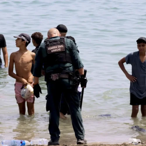 La UE afirma que «ni una sola persona» que cruzó a Ceuta desde Marruecos ha entrado a territorio continental