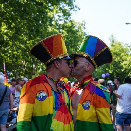 Orgullo LGTBIQ+ 2026, en directo | La marcha del Orgullo más masiva de Europa recorre Madrid contra el odio