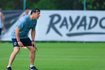 La reflexión de Matías Almeyda como entrenador de Rayados: «¿Saben cuántas veces come salmón mi madre en Argentina?»