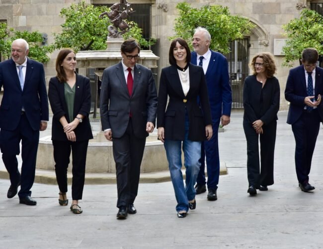 Las comunidades del PP alegan la crisis de los incendios para dejar en suspenso los fondos para pagar a 3.400 profesores universitarios