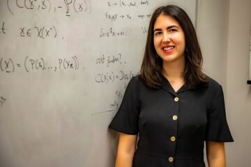 La española que quiere evitar que la IA te mande al paro por error: «Los algoritmos son injustos por los sesgos de la sociedad»