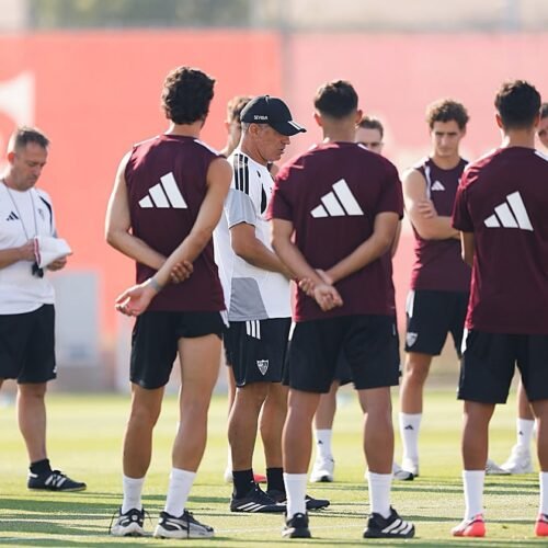 Oso regresa al trabajo con el Sevilla tras perderse el amistoso ante el Ceuta