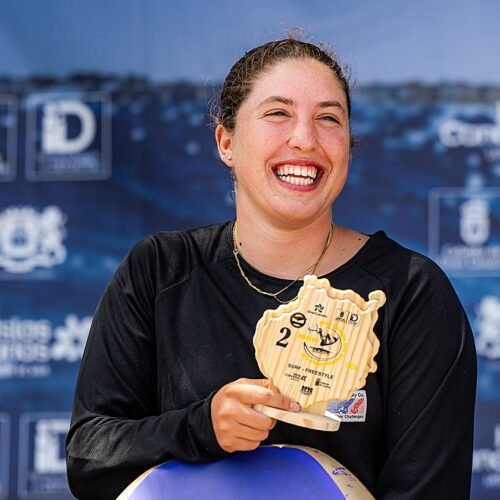 Nía Suardiaz recupera el trono mundial del Wingfoil Surf-Freestyle