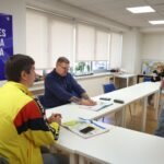 Migrantes que enseñan castellano a migrantes: “Si a mí me ayudaron, yo voy a ayudar el doble”