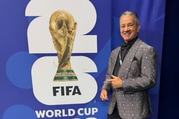 La inconfundible voz de la UFC irrumpe en el Mundial para presentar el Francia – España