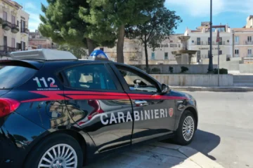 Muere un hombre mientras estaba esposado durante una detención policial en Italia