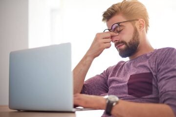 La Generación Z llega al verano agotada y el móvil tiene mucho que ver