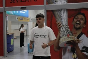 Julio Díaz ya está en Sevilla para pasar el examen médico y firmar su contrato