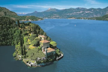 Un pueblo italiano multará con 200 euros por pasear sin camiseta o en bañador