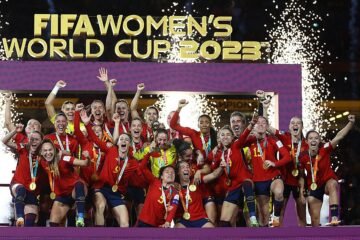 España se convierte en el primer país campeón del mundo de fútbol masculino y femenino al mismo tiempo