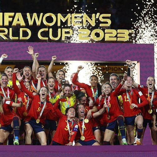 España se convierte en el primer país campeón del mundo de fútbol masculino y femenino al mismo tiempo