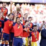 Trump la lía: helicóptero, abucheos y ‘photobomb’ con la copa
