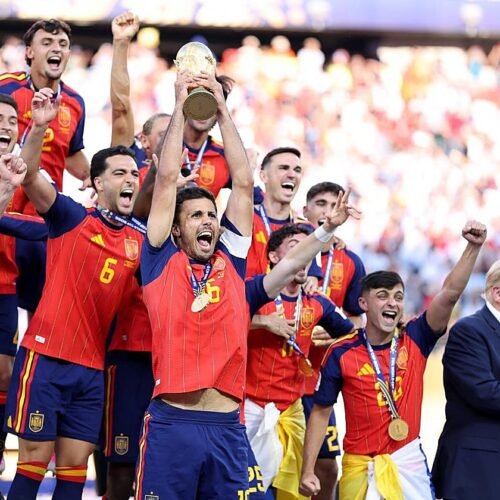 Trump la lía: helicóptero, abucheos y ‘photobomb’ con la copa
