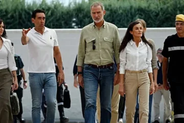 Los Reyes visitan a evacuados de los incendios: «La coordinación está siendo ejemplar»