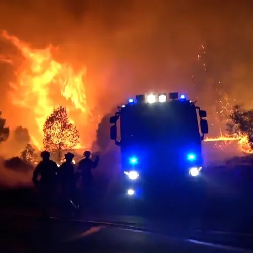 Las rachas de viento en Madrid complicarán las labores de extinción del incendio este lunes