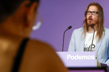 Podemos tilda a Ayuso de «criminal» tras acusarla de recortar en prevención de incendios