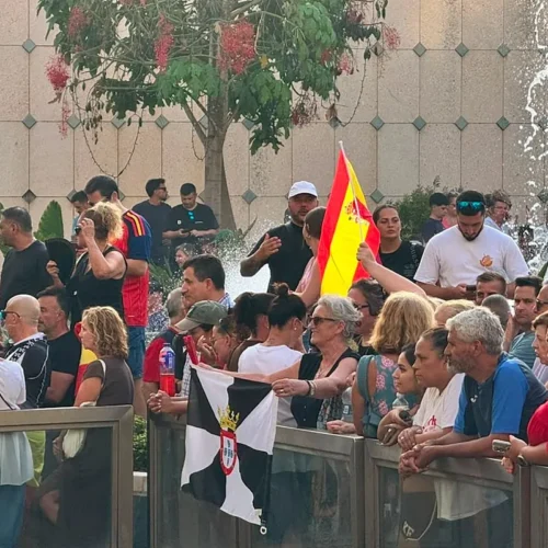 Vecinos de Ceuta protestan por la crisis migratoria y cargan contra Pedro Sánchez: «¡Hijo de puta!»