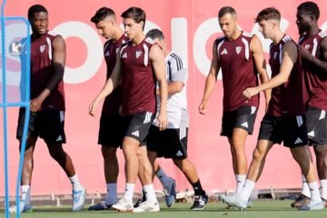 El Sevilla FC sigue muy limitado, a pesar de las salidas