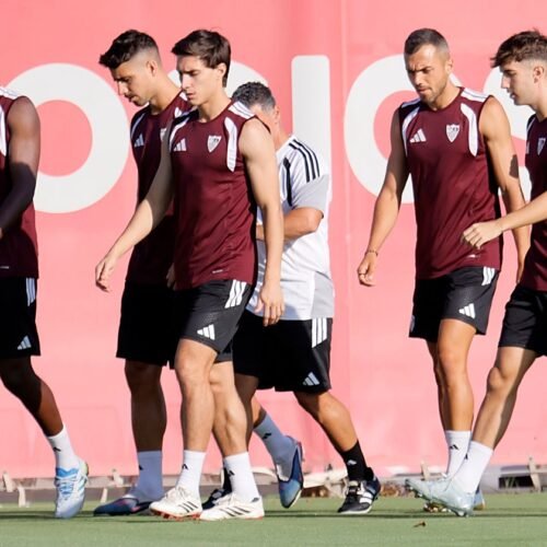 El Sevilla FC sigue muy limitado, a pesar de las salidas