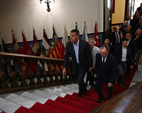 Las 38 horas de un gobierno en ‘shock’ ante la «violación de la integridad territorial de España»