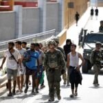 Entrada de inmigrantes a Ceuta desde Marruecos, en directo | Marruecos reconoce la entrada de 40.000 inmigrantes en Ceuta y once muertos en su territorio