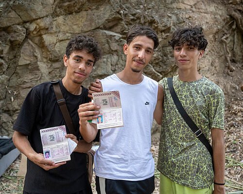 Los ‘otros’ en la gran avalancha en Ceuta: la increíble historia de los tres hermanos palestinos y de la pareja de afganos