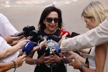 Robles rompe el silencio del Gobierno sobre Marruecos, le exige «llegar hasta el final para saber qué ha ocurrido» y condena que «se eche a jóvenes a la muerte»