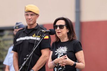 Robles marca posición frente a Marlaska ante el choque en el Gobierno por Ceuta: defiende al CNI y recuerda que hay «servicios de información» que dependen de Interior