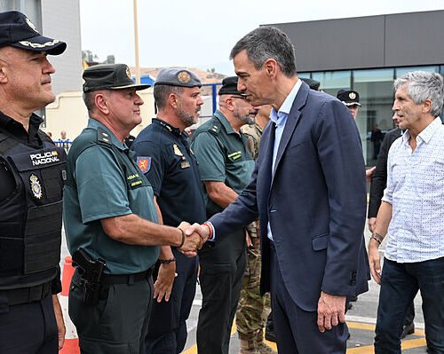 Italia alerta del riesgo de «una nueva ola migratoria» en Ceuta mientras el Gobierno de Sánchez «monitoriza» las redes y refuerza la presencia policial