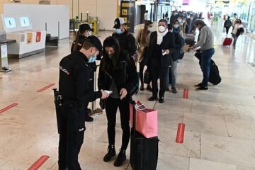 El sindicato mayoritario de la Policía Nacional critica la imposición de controles a los viajeros de Italia: «Sólo responde a una vendetta política»