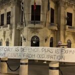 Nacionalistas marroquíes llevan hasta la puerta del Ayuntamiento de Ceuta su reivindicación sobre la ciudad