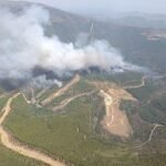 Un incendio en la comarca de Las Hurdes (Cáceres) obliga a la evacuación de los vecinos de una arquería