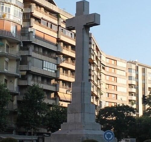 Vox presume del blindaje de la Cruz de los Caídos de Cáceres: «Fue una exigencia para que hubiese acuerdo de gobierno» en Extremadura