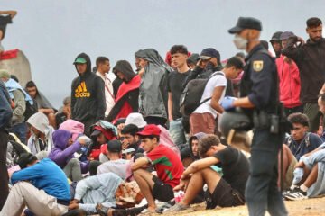 El Gobierno desvía la atención hacia el Rey con la crisis de Ceuta descontrolada e IU dice que «ya está tardando» en llamar a Mohamed VI