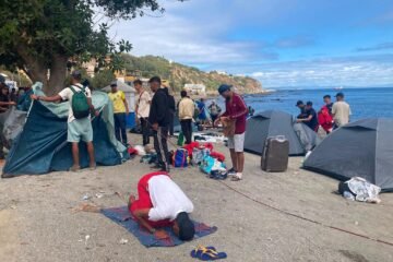 Como el ratón y el gato en Ceuta: la Policía vuelve a desalojar Trampolín y los migrantes vuelven a ocupar la playa