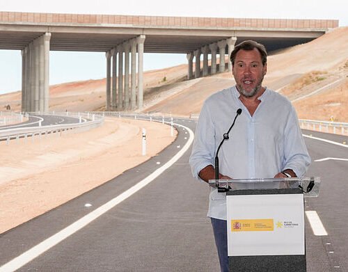 Puente trata de rebajar el debate sobre el relevo de Sánchez: «Lo que he dicho sirve para la sucesión del Papa, de Mbappé o del novio de Angelina Jolie»