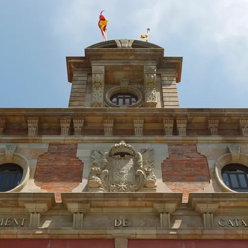 Ofensiva constitucionalista para obligar a las instituciones catalanas a rotular en castellano