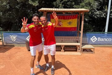 El sevillano Pedro Nieto y el cordobés Javi Martínez, campeones del mundo +45 con la selección española