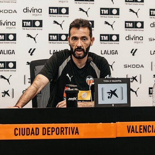 Carlos Corberán, sobre el encuentro contra el Real Betis: «Sabemos de su nivel, va a ser un partido exigente»