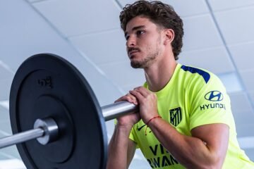 Julián Álvarez ya está en Madrid y a las órdenes del Atlético