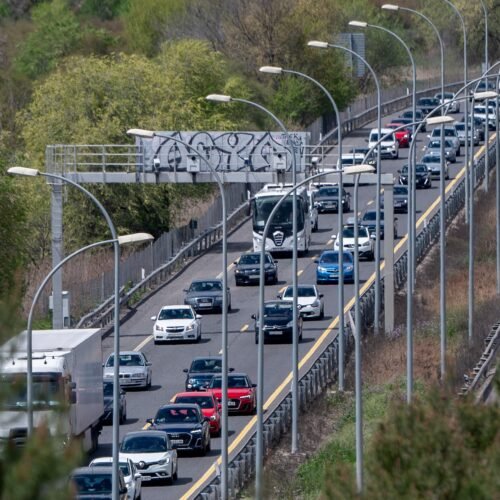 La DGT lanza un aviso por el eclipse: 1,5 millones de desplazamientos y nada de parar en el arcén