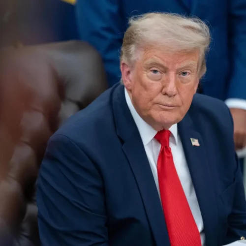 Trump afirma que las conversaciones con Irán se reanudarán este lunes