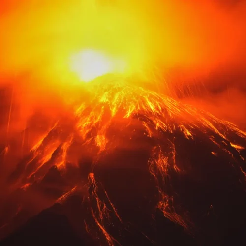 Alerta en Guatemala: el volcán de Fuego entra en erupción y obliga a evacuar a más de 600 personas