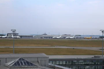 Alemania denuncia la presencia de un dron de origen desconocido en el aeropuerto de Leipzig: un avión «colisionó con algo»