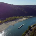 La sequía golpea al transporte de mercancías en el río Rin y Suiza lo redirige por rutas ferroviarias y carreteras