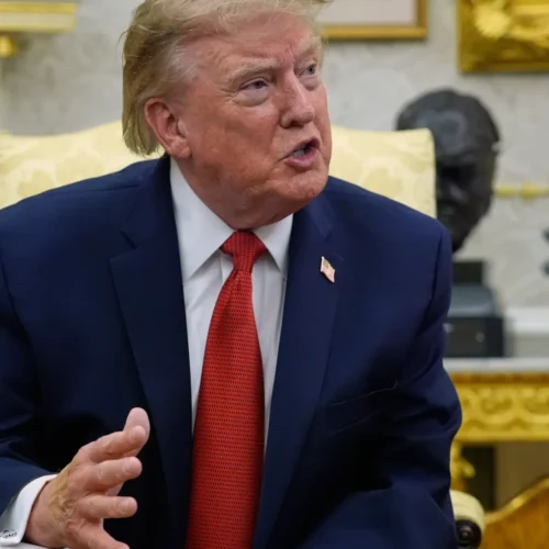 Trump manda callar a una periodista de CNN y la tacha de «ruidosa» tras una pregunta sobre Corea del Norte