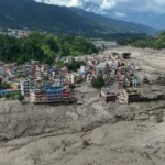 Al menos 16 muertos y 400 desaparecidos en Nepal tras una riada en la frontera con China