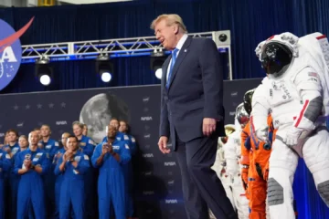 Trump anuncia la creación de una academia espacial para formar a las futuras generaciones